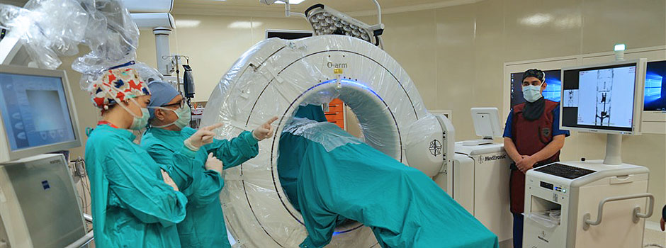 NP İstanbul Brain Hospital surgery room